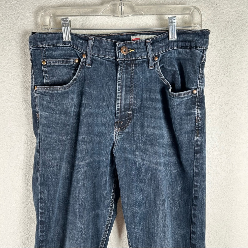 Wrangler 32x31 premium, slim straight, dark wash, some distressed,